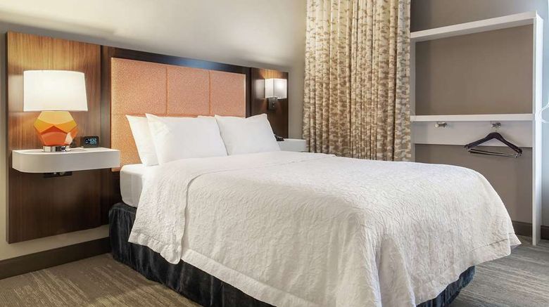 <b>Hampton Inn Rockford Room</b>. Images powered by <a href="https://iceportal.shijigroup.com/" title="IcePortal" target="_blank">IcePortal</a>.