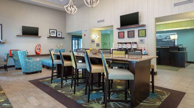 <b>Hampton Inn & Suites Adairsville Lobby</b>. Images powered by <a href="https://iceportal.shijigroup.com/" title="IcePortal" target="_blank">IcePortal</a>.