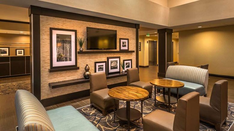 <b>Hampton Inn & Suites Reno Lobby</b>. Images powered by <a href="https://iceportal.shijigroup.com/" title="IcePortal" target="_blank">IcePortal</a>.
