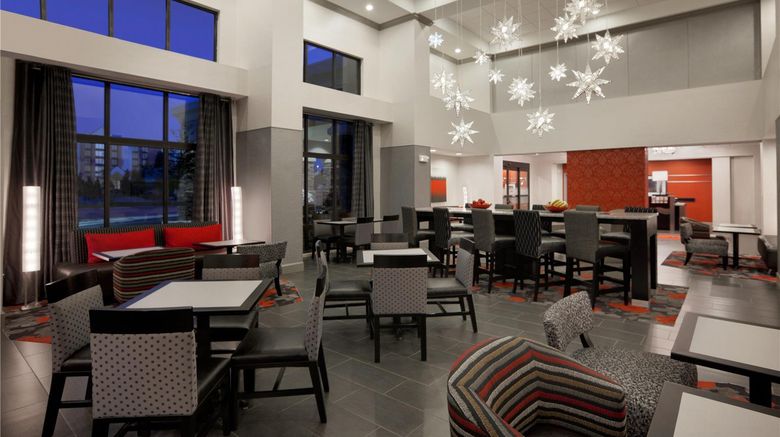 <b>Hampton Inn & Suites, Roanoke Airport Lobby</b>. Images powered by <a href="https://iceportal.shijigroup.com/" title="IcePortal" target="_blank">IcePortal</a>.