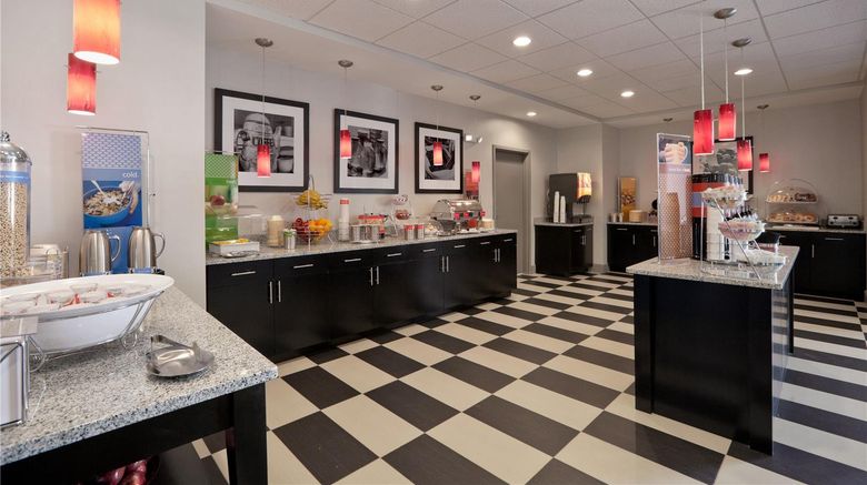 <b>Hampton Inn & Suites, Roanoke Airport Restaurant</b>. Images powered by <a href="https://iceportal.shijigroup.com/" title="IcePortal" target="_blank">IcePortal</a>.
