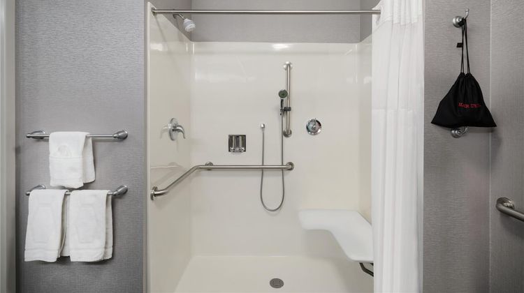 Hampton Inn & Suites, Roanoke Airport Room
