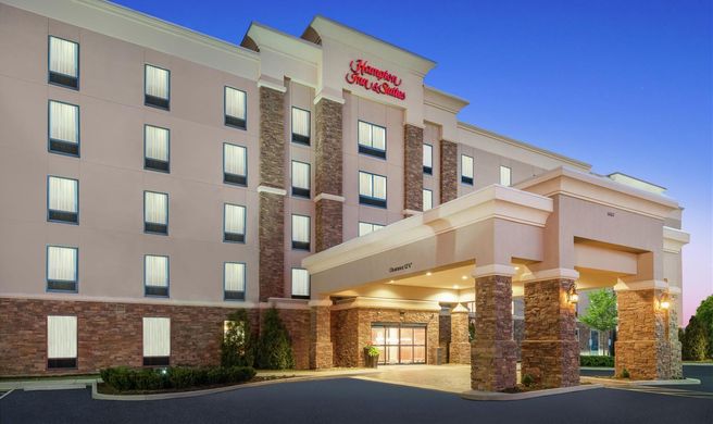 Hampton Inn & Suites, Roanoke Airport Exterior