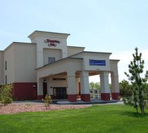 Hampton Inn Geneseo Exterior