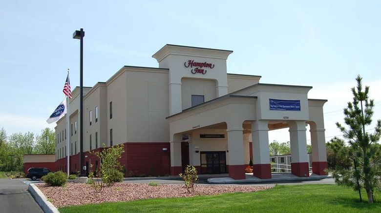 <b>Hampton Inn Geneseo Exterior</b>. Images powered by <a href="https://iceportal.shijigroup.com/" title="IcePortal" target="_blank">IcePortal</a>.