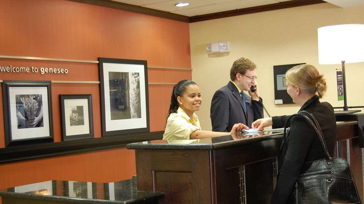 Hampton Inn Geneseo Lobby