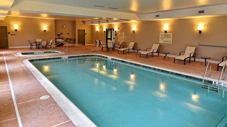 Hampton Inn Geneseo Pool