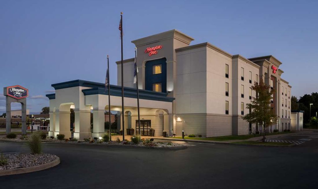 Hampton Inn Rochester Irondequoit Exterior
