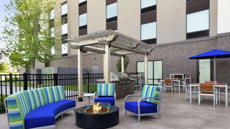 <b>Hampton Inn & Suites Rogers Exterior</b>. Images powered by <a href="https://iceportal.shijigroup.com/" title="IcePortal" target="_blank">IcePortal</a>.