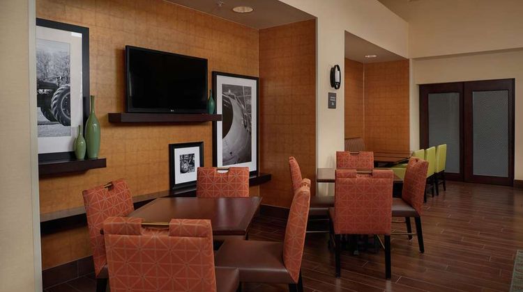 Hampton Inn & Suites Rogers Lobby