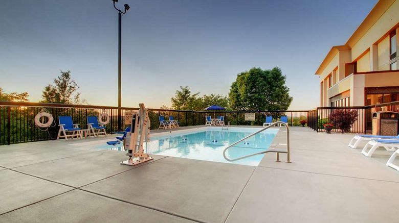 <b>Hampton Inn Rolla Pool</b>. Images powered by <a href="https://iceportal.shijigroup.com/" title="IcePortal" target="_blank">IcePortal</a>.