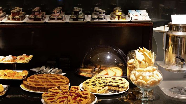 <b>Hilton Garden Inn Rome Claridge Restaurant</b>. Images powered by <a href="https://iceportal.shijigroup.com/" title="IcePortal" target="_blank">IcePortal</a>.