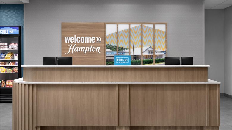 <b>Hampton Inn & Suites Roswell Lobby</b>. Images powered by <a href="https://iceportal.shijigroup.com/" title="IcePortal" target="_blank">IcePortal</a>.