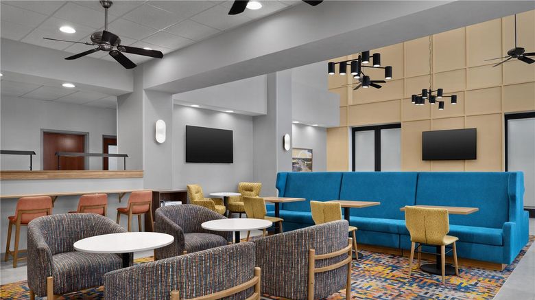 <b>Hampton Inn & Suites Roswell Lobby</b>. Images powered by <a href="https://iceportal.shijigroup.com/" title="IcePortal" target="_blank">IcePortal</a>.