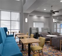 Hampton Inn & Suites Roswell Lobby