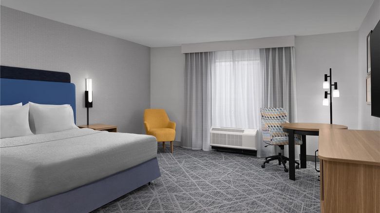 <b>Hampton Inn & Suites Roswell Room</b>. Images powered by <a href="https://iceportal.shijigroup.com/" title="IcePortal" target="_blank">IcePortal</a>.
