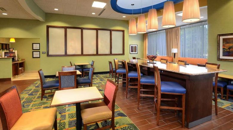 <b>Hampton Inn Roxboro Lobby</b>. Images powered by <a href="https://iceportal.shijigroup.com/" title="IcePortal" target="_blank">IcePortal</a>.
