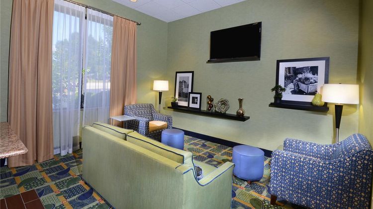 Hampton Inn Roxboro Lobby