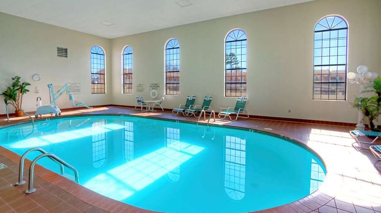 <b>Hampton Inn Russellville Pool</b>. Images powered by <a href="https://iceportal.shijigroup.com/" title="IcePortal" target="_blank">IcePortal</a>.