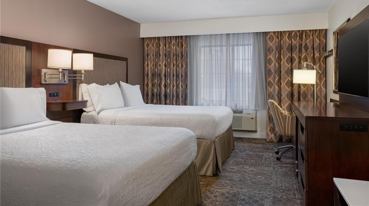 Hampton Inn & Suites Rockville Centre Room