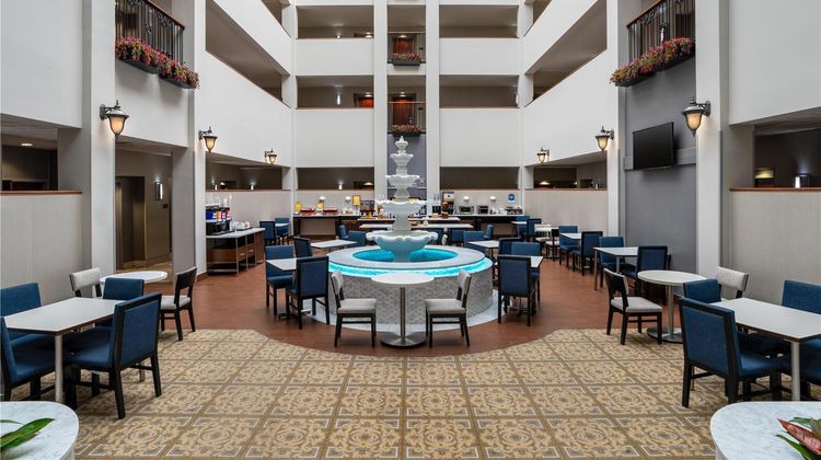 Hampton Inn & Suites Rockville Centre Lobby