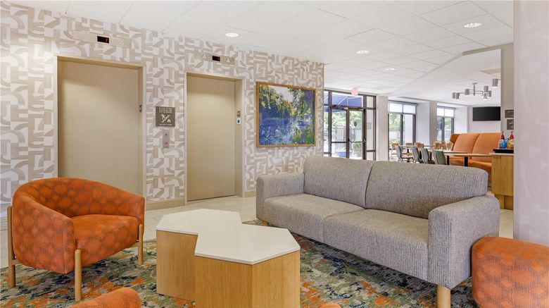 <b>Hampton Inn Rocky Mount Lobby</b>. Images powered by <a href="https://iceportal.shijigroup.com/" title="IcePortal" target="_blank">IcePortal</a>.