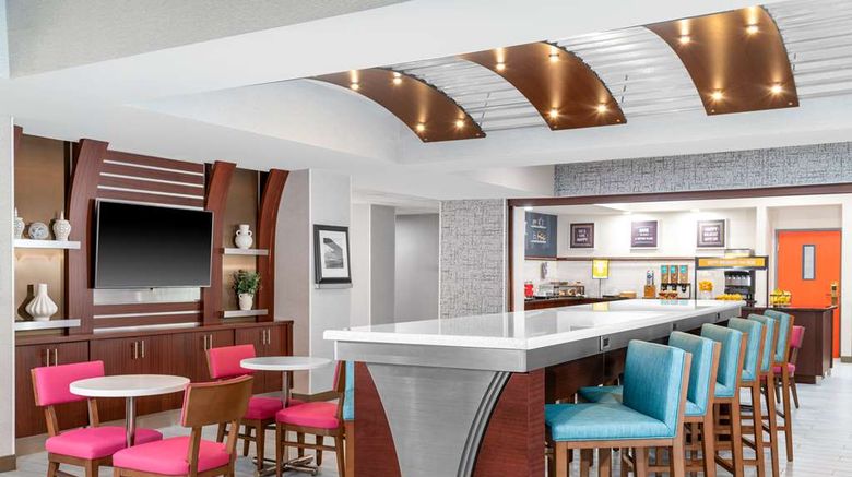 <b>Hampton Inn & Suites Sacramento-Cal Expo Restaurant</b>. Images powered by <a href="https://iceportal.shijigroup.com/" title="IcePortal" target="_blank">IcePortal</a>.