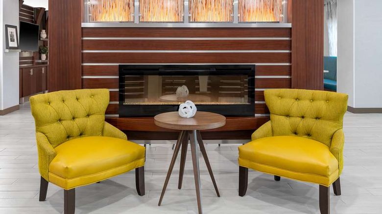<b>Hampton Inn & Suites Sacramento-Cal Expo Lobby</b>. Images powered by <a href="https://iceportal.shijigroup.com/" title="IcePortal" target="_blank">IcePortal</a>.