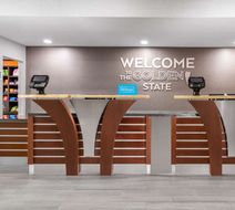 Hampton Inn & Suites Sacramento-Cal Expo Lobby