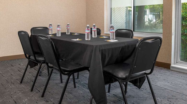 <b>Hampton Inn & Suites Sacramento-Cal Expo Meeting</b>. Images powered by <a href="https://iceportal.shijigroup.com/" title="IcePortal" target="_blank">IcePortal</a>.