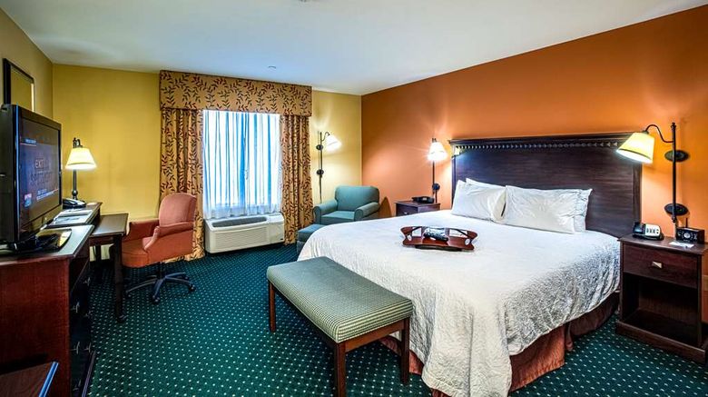 <b>Hampton Inn & Suites Elk Grove Room</b>. Images powered by <a href="https://iceportal.shijigroup.com/" title="IcePortal" target="_blank">IcePortal</a>.