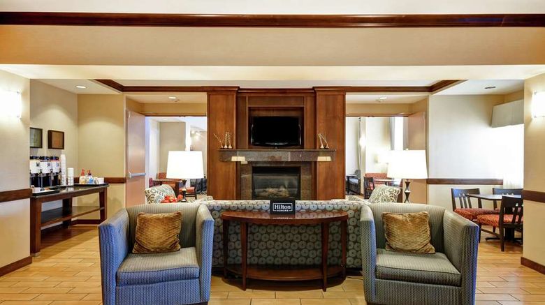 <b>Hampton Inn & Suites Folsom Lobby</b>. Images powered by <a href="https://iceportal.shijigroup.com/" title="IcePortal" target="_blank">IcePortal</a>.