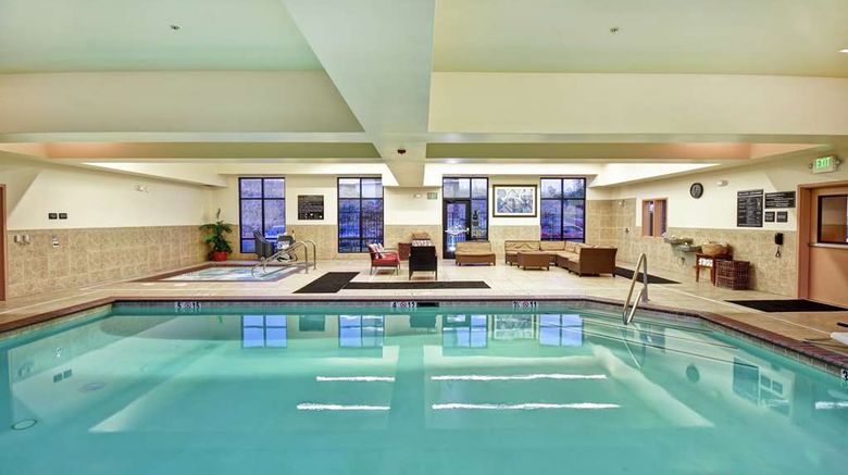 <b>Hampton Inn & Suites Folsom Pool</b>. Images powered by <a href="https://iceportal.shijigroup.com/" title="IcePortal" target="_blank">IcePortal</a>.