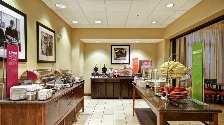 <b>Hampton Inn & Suites Folsom Restaurant</b>. Images powered by <a href="https://iceportal.shijigroup.com/" title="IcePortal" target="_blank">IcePortal</a>.
