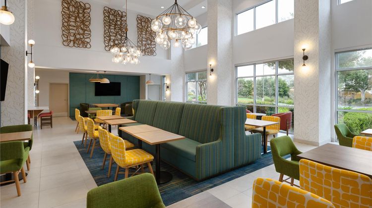 Hampton Inn & Suites Sacramento Airport Lobby