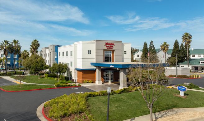 Hampton Inn & Suites Sacramento Airport Exterior