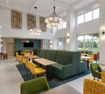 Hampton Inn & Suites Sacramento Airport Lobby