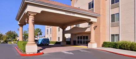 Hampton Inn & Suites Woodland Exterior