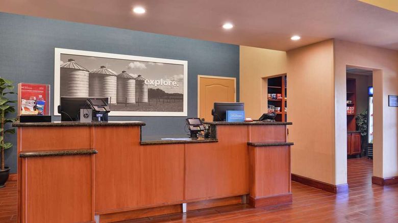 <b>Hampton Inn & Suites Woodland Lobby</b>. Images powered by <a href="https://iceportal.shijigroup.com/" title="IcePortal" target="_blank">IcePortal</a>.