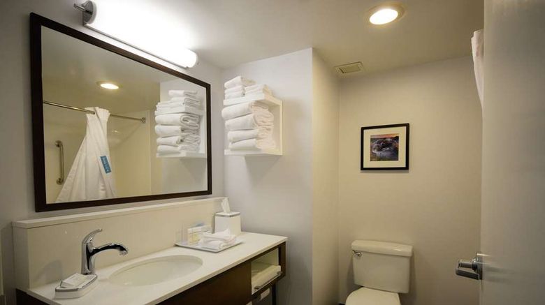 <b>Hampton Inn-Salem Room</b>. Images powered by <a href="https://iceportal.shijigroup.com/" title="IcePortal" target="_blank">IcePortal</a>.