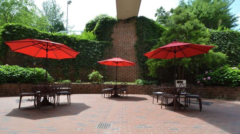 <b>Hampton Inn-Salem Exterior</b>. Images powered by <a href="https://iceportal.shijigroup.com/" title="IcePortal" target="_blank">IcePortal</a>.
