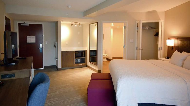 <b>Hampton Inn-Salem Room</b>. Images powered by <a href="https://iceportal.shijigroup.com/" title="IcePortal" target="_blank">IcePortal</a>.