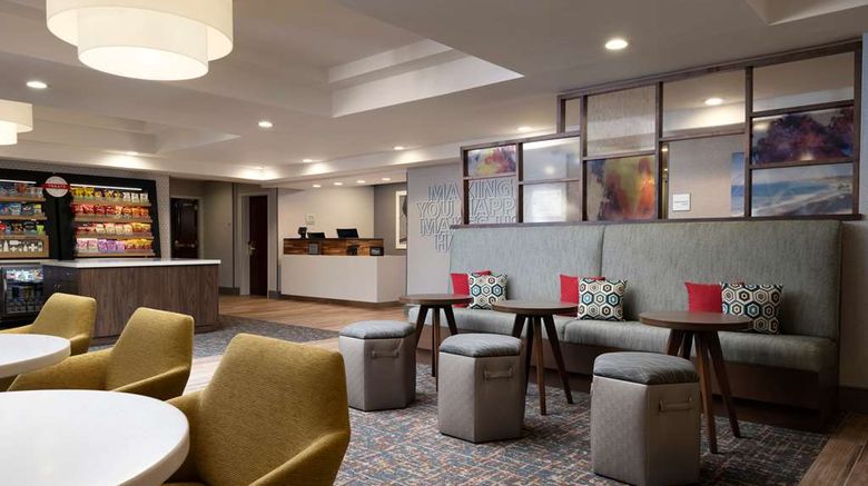 <b>Hampton Inn San Diego/Del Mar Lobby</b>. Images powered by <a href="https://iceportal.shijigroup.com/" title="IcePortal" target="_blank">IcePortal</a>.