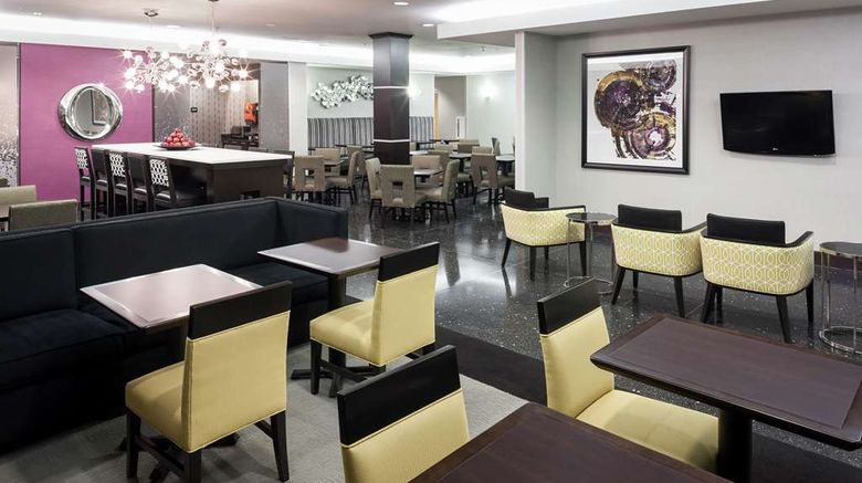 <b>Hampton Inn by Hilton Downtown Restaurant</b>. Images powered by <a href="https://iceportal.shijigroup.com/" title="IcePortal" target="_blank">IcePortal</a>.