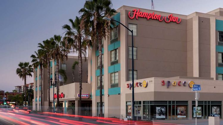 Hampton Inn by Hilton Downtown Exterior