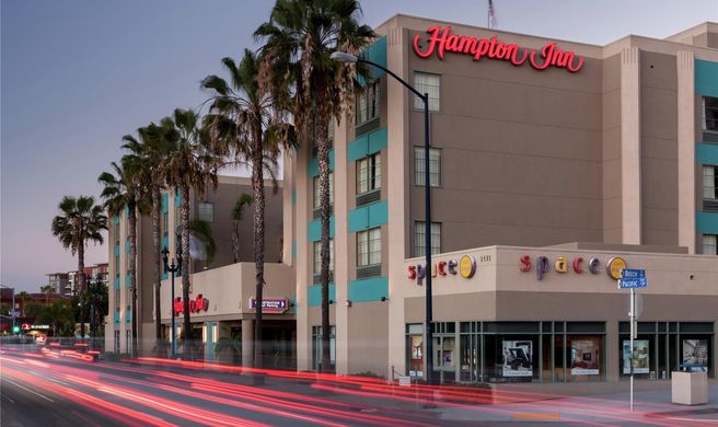 Hampton Inn by Hilton Downtown Exterior