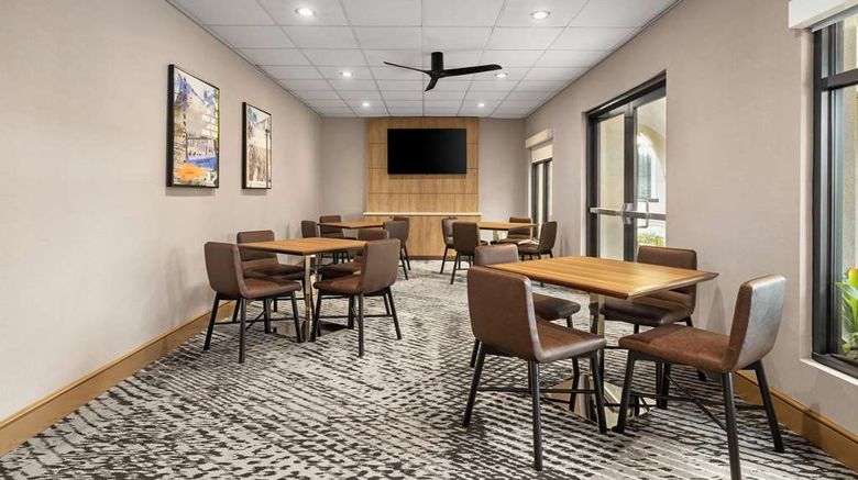 <b>Homewood Suites by Hilton Meeting</b>. Images powered by <a href="https://iceportal.shijigroup.com/" title="IcePortal" target="_blank">IcePortal</a>.