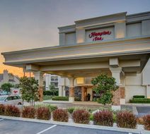 Hampton Inn San Diego Exterior