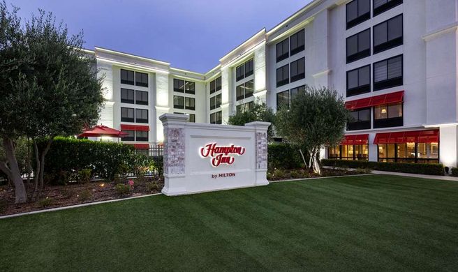 Hampton Inn San Diego Exterior