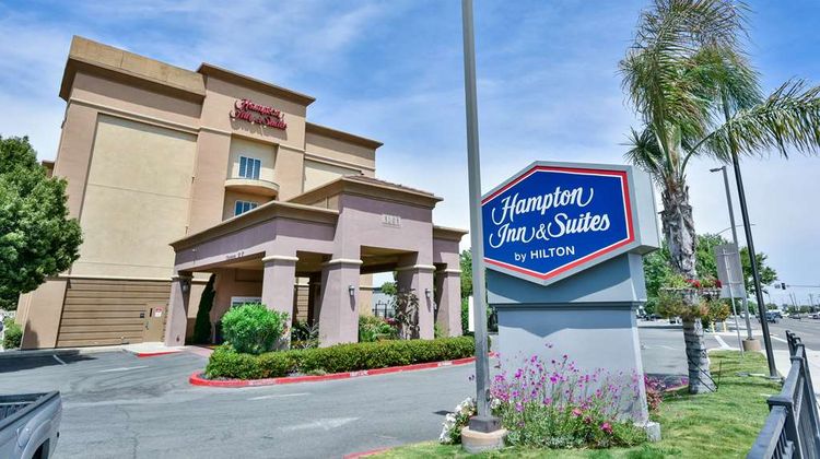 Hampton Inn & Suites Pittsburg Exterior
